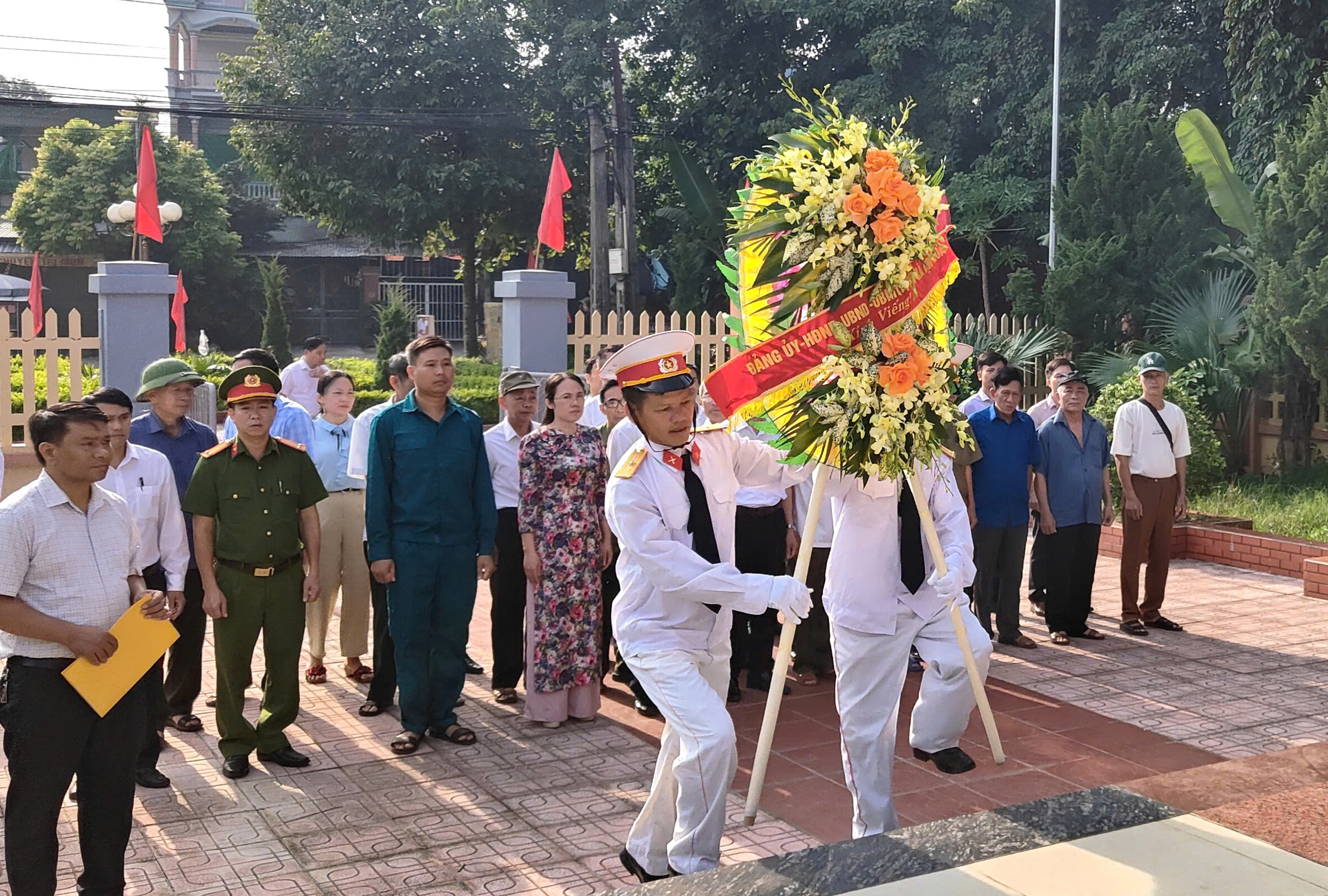 Anh-tin-bai